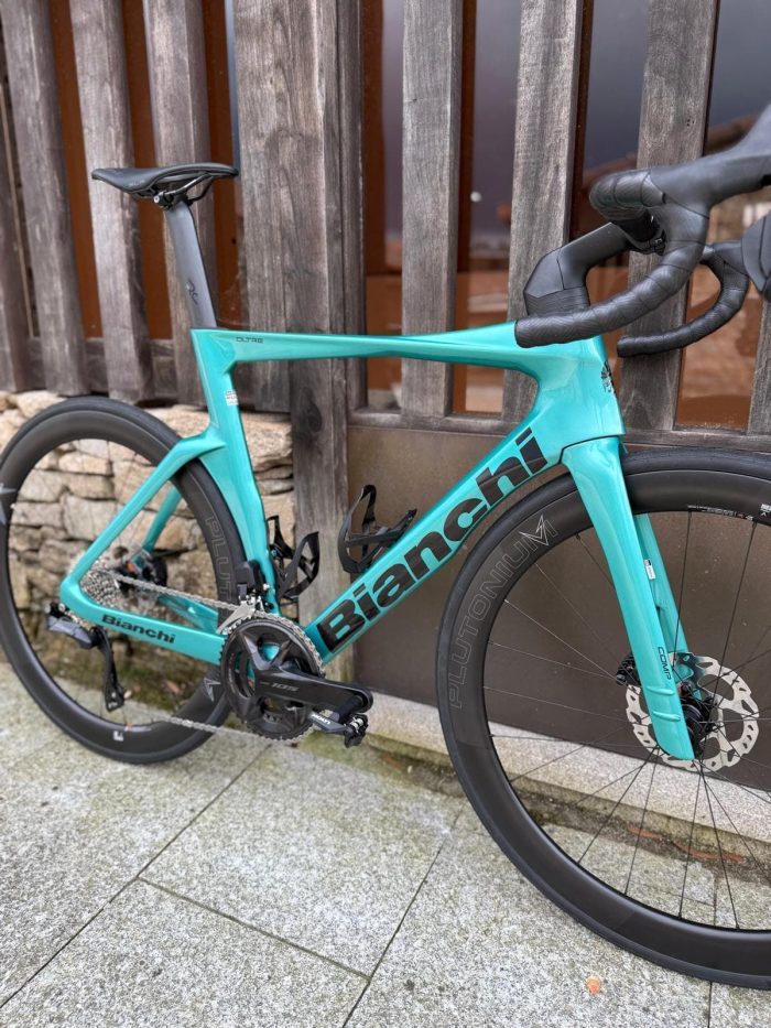 BICICLETA CARRETERA BIANCHI OLTRE COMP 105 DI2 12SP - AZUL CELESTE ULTIMAS UNIDADES TALLA 53 - 55 - Imagen 6